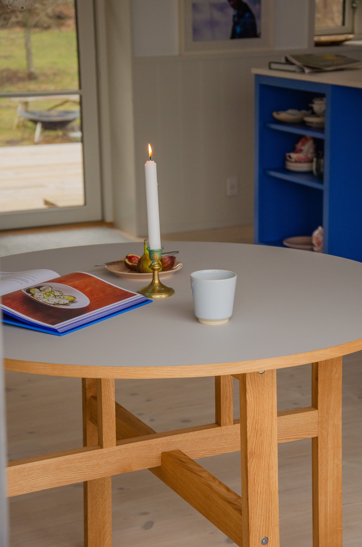 Gable Table - Round